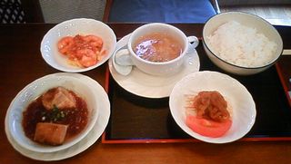 【中国美菜 たんぼ様のＣランチ】エビのチリソース・黒豚やわらか煮込み・大根とクラゲの中華風あえもの・白飯・スープ・デザート
